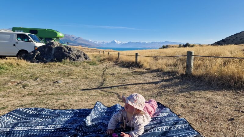 Morgendlichen Krabbeln auf dem Campingplatz mit Blick auf Mount Cook