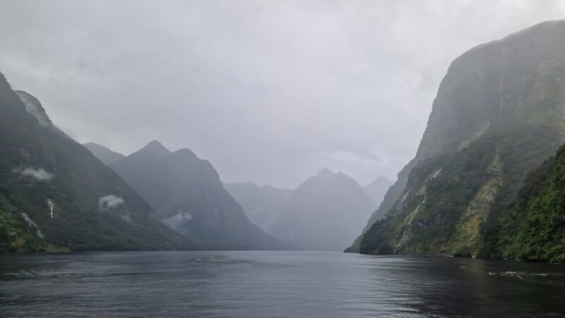 Doubtful Sound ist auch bei Nebel wunderschön