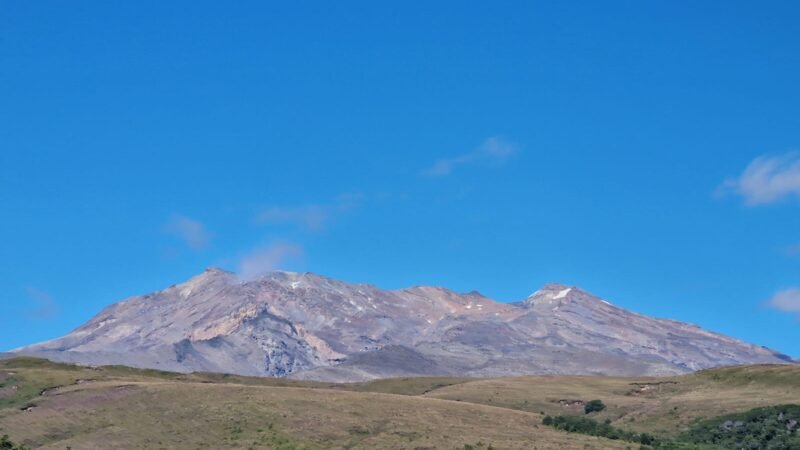Genau hinschauen lohnt sich: dunkle Wolken über dem Mt Ruapehu
