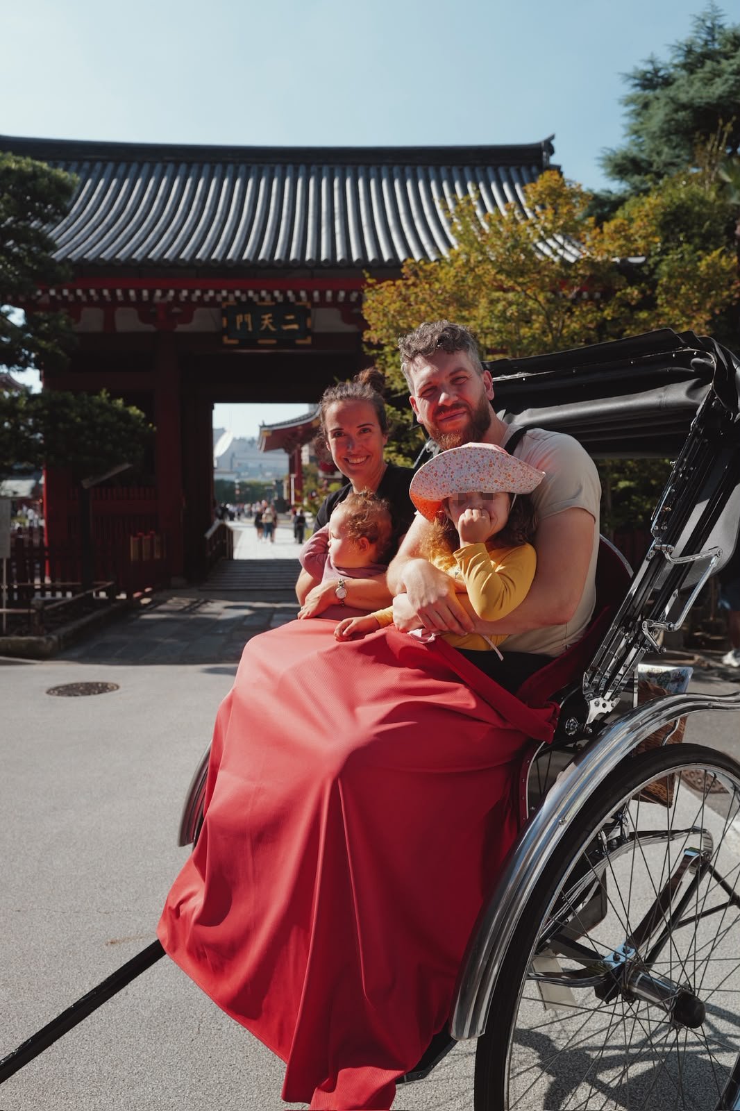 Mit der Rikscha durch Tokio mit Baby